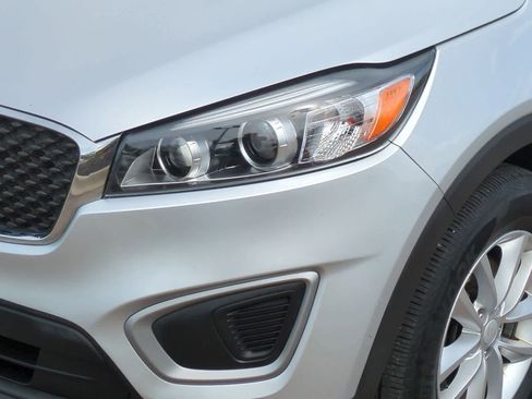 Used 2017 Kia Sorento FWD image 9