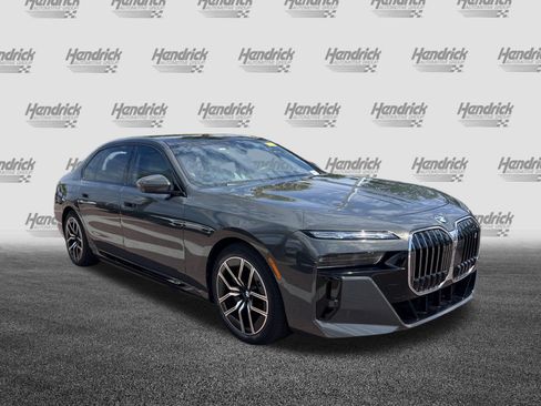 Used 2023 BMW i7 xDrive60 w/ Executive Package 2 AWD/4WD image 2
