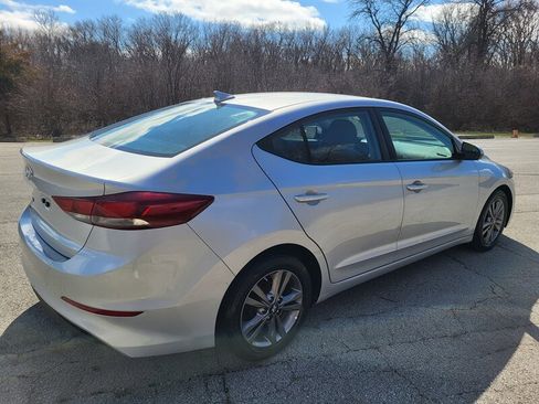 Used 2017 Hyundai Elantra SE image 5