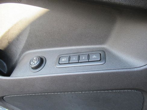 Used 2018 Chevrolet Equinox Premier FWD image 21