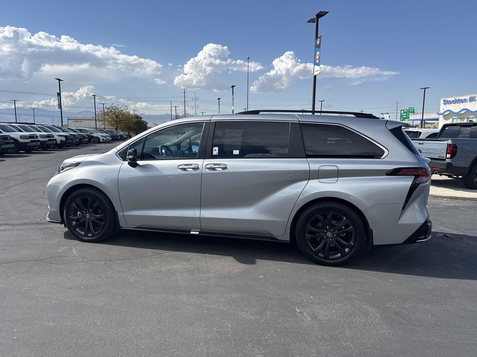 Used 2024 Toyota Sienna XSE w/ XSE Premium Package FWD image 5