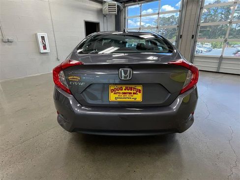 Used 2018 Honda Civic EX image 4