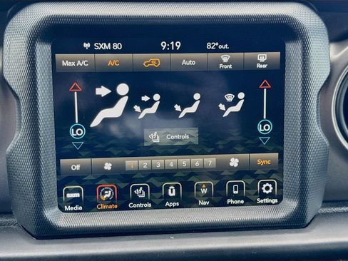 Certified 2022 Jeep Wrangler Unlimited Sport w/ Sun And Sound Package AWD/4WD image 17