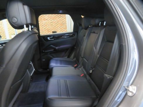 Used 2019 Porsche Cayenne image 19