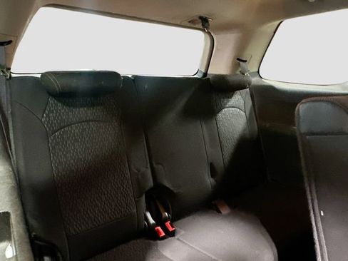 Used 2014 GMC Acadia SLE image 24