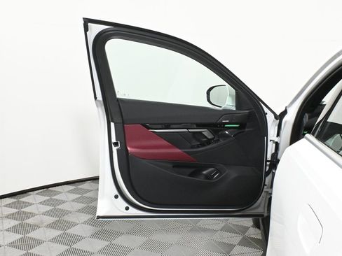 Used 2026 BMW 530i xDrive w/ Premium Package image 28