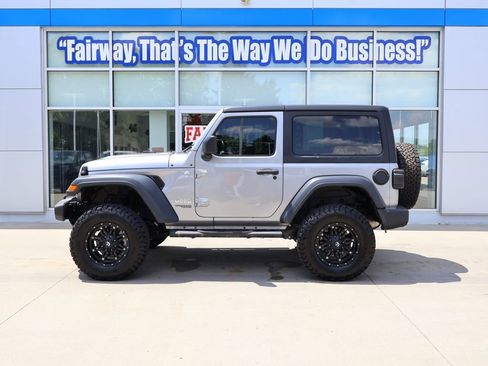 Used 2018 Jeep Wrangler Sport AWD/4WD image 7
