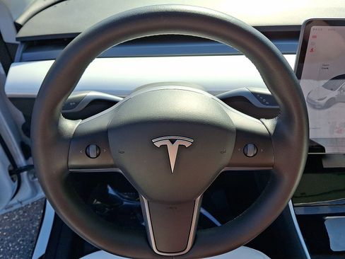 Used 2021 Tesla Model Y Long Range AWD/4WD image 16
