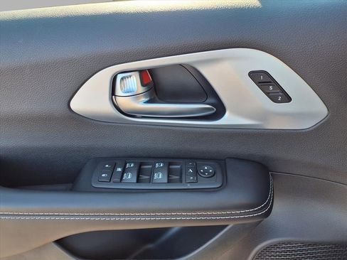 New 2026 Chrysler Pacifica Limited image 16