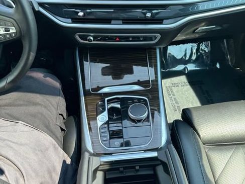 Used 2025 BMW X5 xDrive40i AWD/4WD image 17