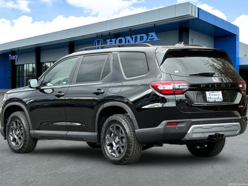 New 2025 Honda Pilot TrailSport image 6