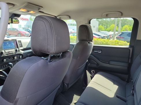 Used 2022 Nissan Frontier SV AWD/4WD image 11
