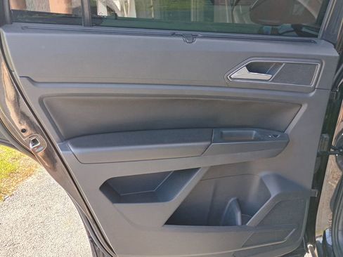 Used 2018 Volkswagen Atlas SE image 16