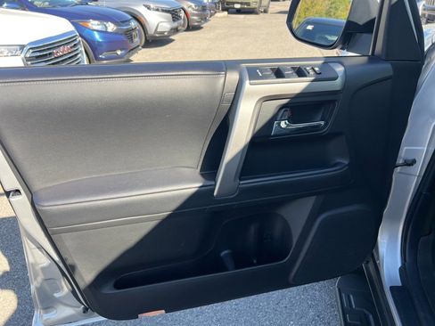 Used 2022 Toyota 4Runner SR5 Premium image 21