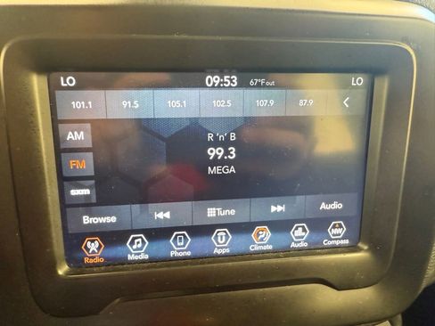 Used 2018 Jeep Renegade Latitude image 26