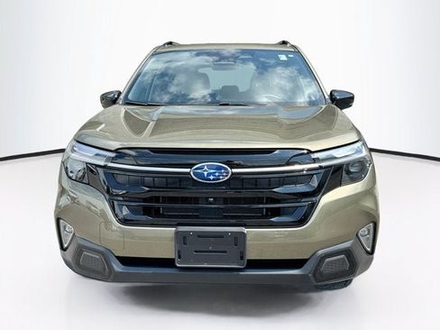 Used 2025 Subaru Forester Touring AWD/4WD image 2