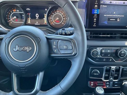 Certified 2025 Jeep Wrangler Unlimited Rubicon w/ Convenience Group AWD/4WD image 7