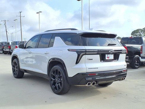 Used 2024 Chevrolet Traverse RS FWD image 2