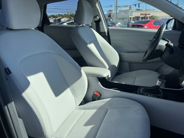 Certified 2025 Hyundai Kona SEL FWD image 22