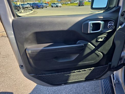 Used 2020 Jeep Gladiator Sport w/ Quick Order Package 24S AWD/4WD image 14