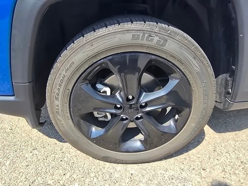 Used 2019 Jeep Compass Latitude AWD/4WD image 18