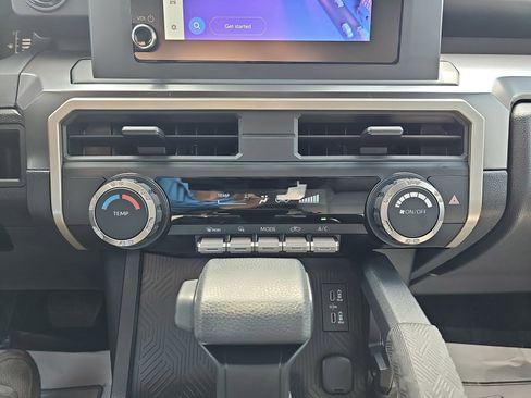 Used 2025 Toyota Tacoma SR5 AWD/4WD image 21