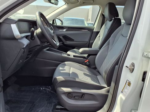 New 2026 Volkswagen Tiguan SE FWD image 8