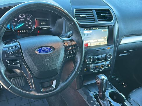 Used 2018 Ford Explorer XLT w/ Equipment Group 202A AWD/4WD image 10