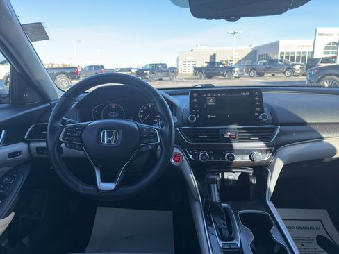 Used 2018 Honda Accord Touring image 12