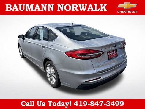 Used 2019 Ford Fusion SE FWD image 3
