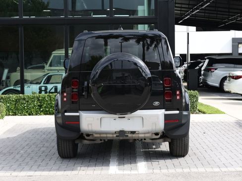 Used 2023 Land Rover Defender 90 SE image 6