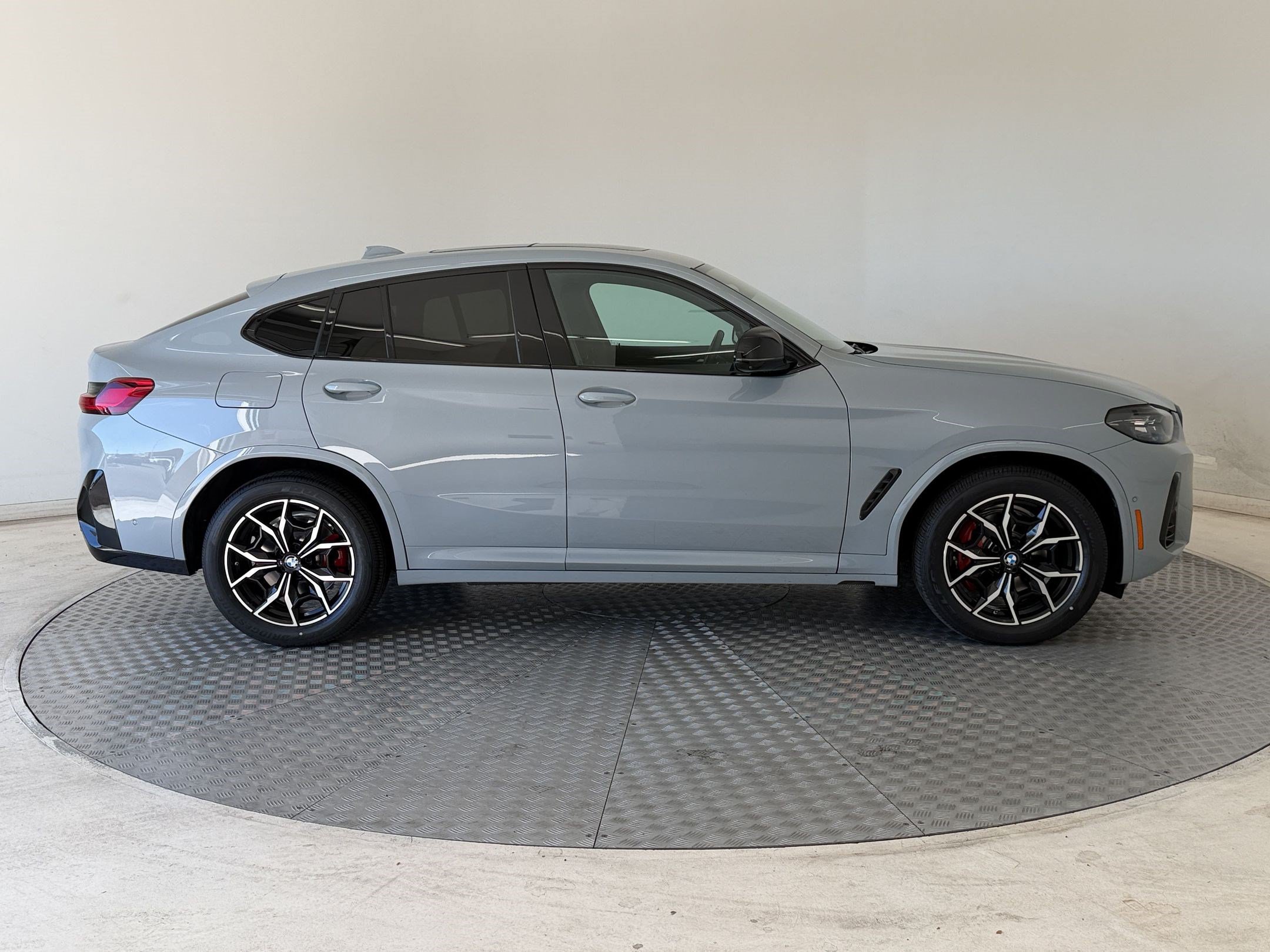 Certified 2024 BMW X4 M40i w/ Premium Package AWD/4WD image 8