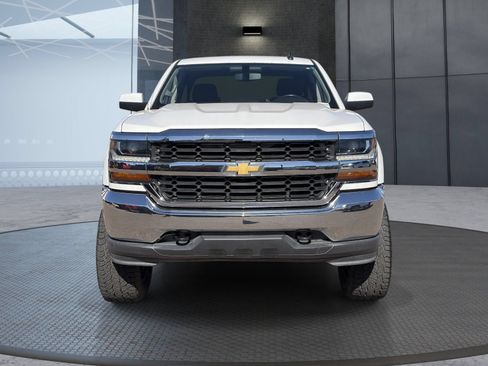 Used 2017 Chevrolet Silverado 1500 LT w/ Trailering Package AWD/4WD image 9