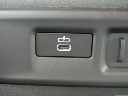 Used 2022 BMW X7 xDrive40i w/ Premium Package image 22