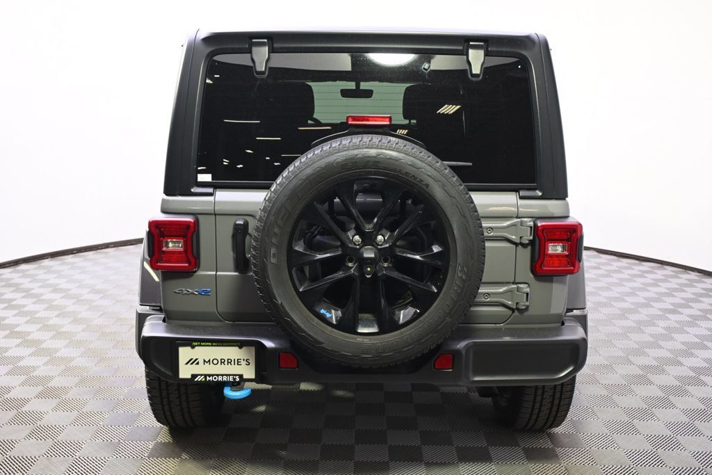 Used 2023 Jeep Wrangler Unlimited Sahara AWD/4WD image 5