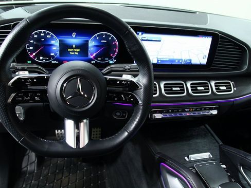 Used 2025 Mercedes-Benz GLS 450 4MATIC image 6