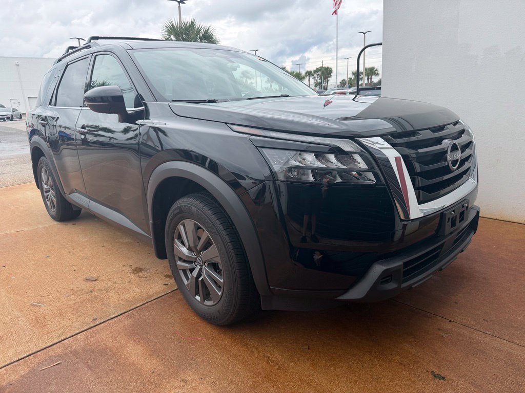 Used 2024 Nissan Pathfinder SV w/ SV Premium Package FWD image 1