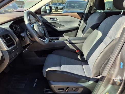 Used 2023 Nissan Rogue SV image 17