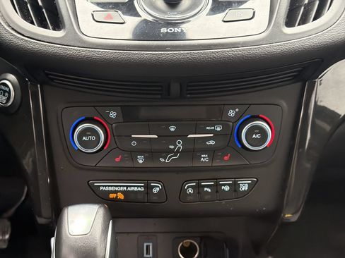 Used 2019 Ford Escape Titanium AWD/4WD image 18