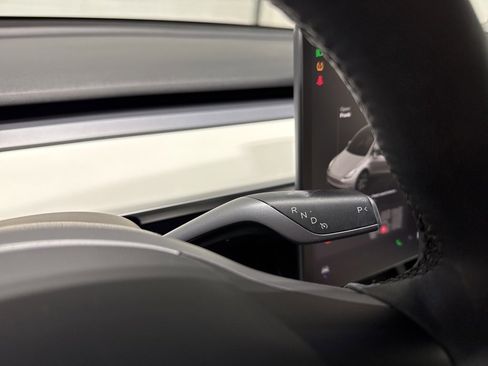 Used 2022 Tesla Model Y Long Range image 32