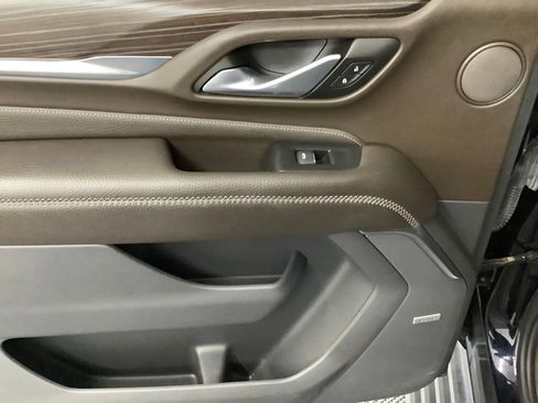 Used 2022 GMC Yukon XL Denali w/ Denali Premium Package image 5