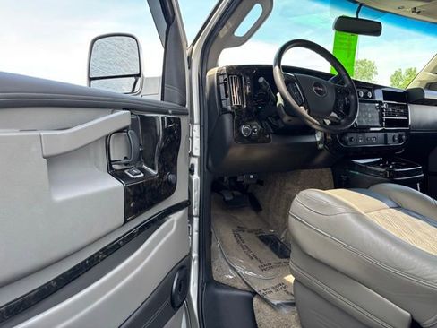 Used 2022 GMC Savana 2500 w/ Enhanced Convenience Package RWD image 14