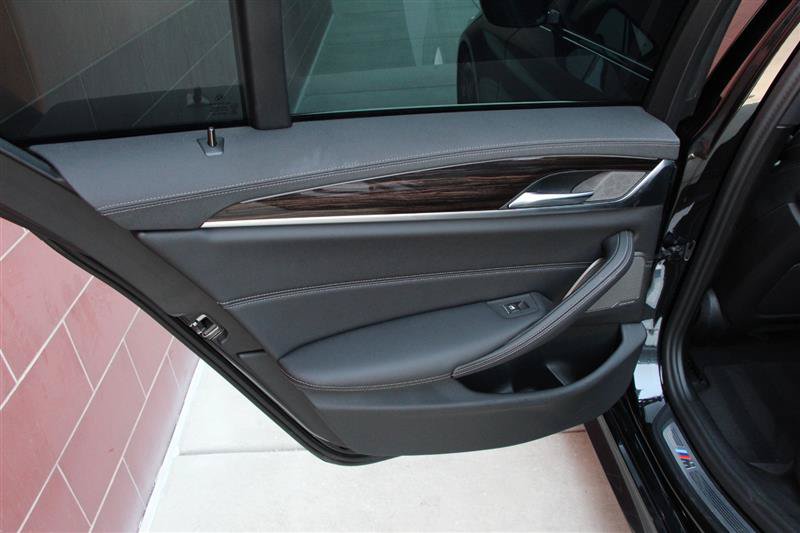 Used 2023 BMW M550i xDrive AWD/4WD image 16