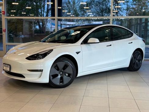 Used 2023 Tesla Model 3 Standard Range RWD image 1