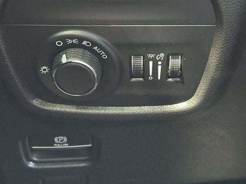 Used 2024 Jeep Grand Cherokee Altitude RWD image 32