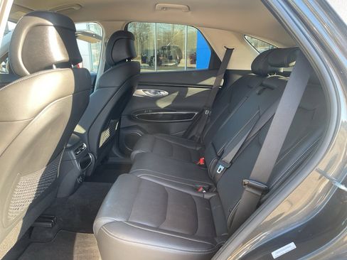 Used 2025 Genesis GV70 2.5T image 5