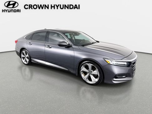 Used 2018 Honda Accord Touring image 4