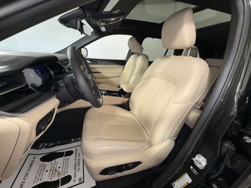 Used 2023 Jeep Grand Cherokee 4WD 4xe w/ Luxury Tech Group II image 13