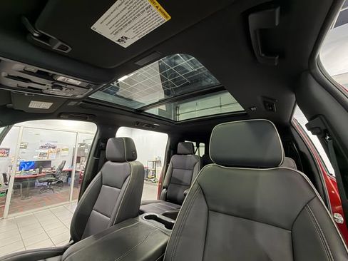 Used 2025 Chevrolet Suburban Premier w/ Sun And Tow Package AWD/4WD image 30