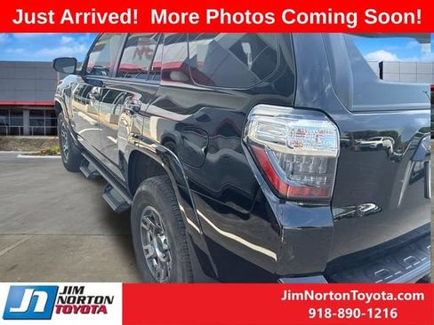 Used 2020 Toyota 4Runner Venture w/ Moonroof Package AWD/4WD image 6